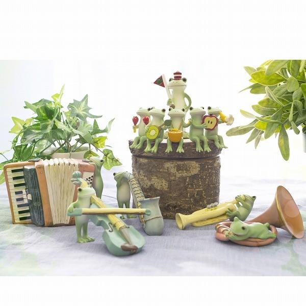 ラッパを吹くカエル