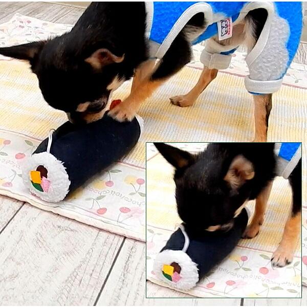 犬 知育 おもちゃ のり巻き トイ 玩具 ノーズワーク ぬいぐるみ ペット チワワ 小型犬 鳴く 音 噛む おやつ 犬用おもちゃ 知育玩具 節分 恵方巻 | PomPreece | 02