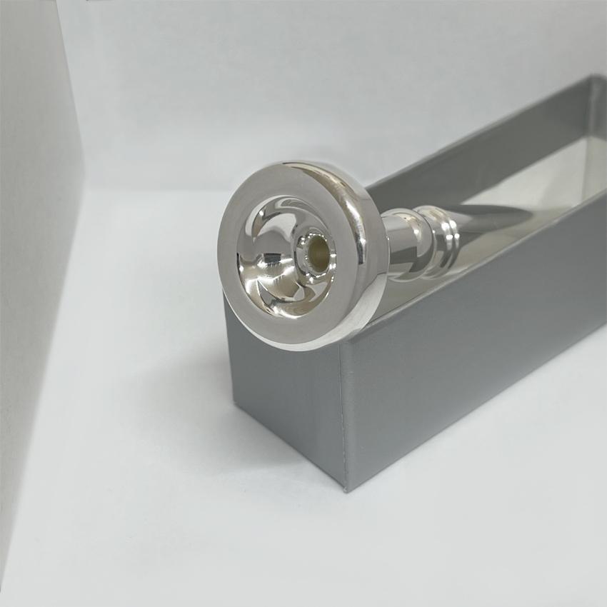 Schilke シルキー トランペット用 マウスピース 6A4Z Zシリーズ 2本収納可能なマウスピースポーチ付き リード奏者向け SP 銀メッキ |  | 03