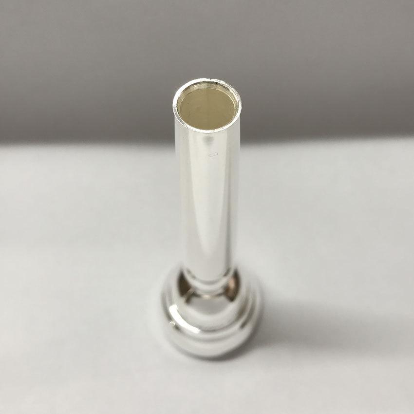 Schilke シルキー トランペット用 標準的なマウスピース スタンダードシリーズ 11 銀メッキ ケースに付けれるマウスピースポーチ レッド付き |  | 06