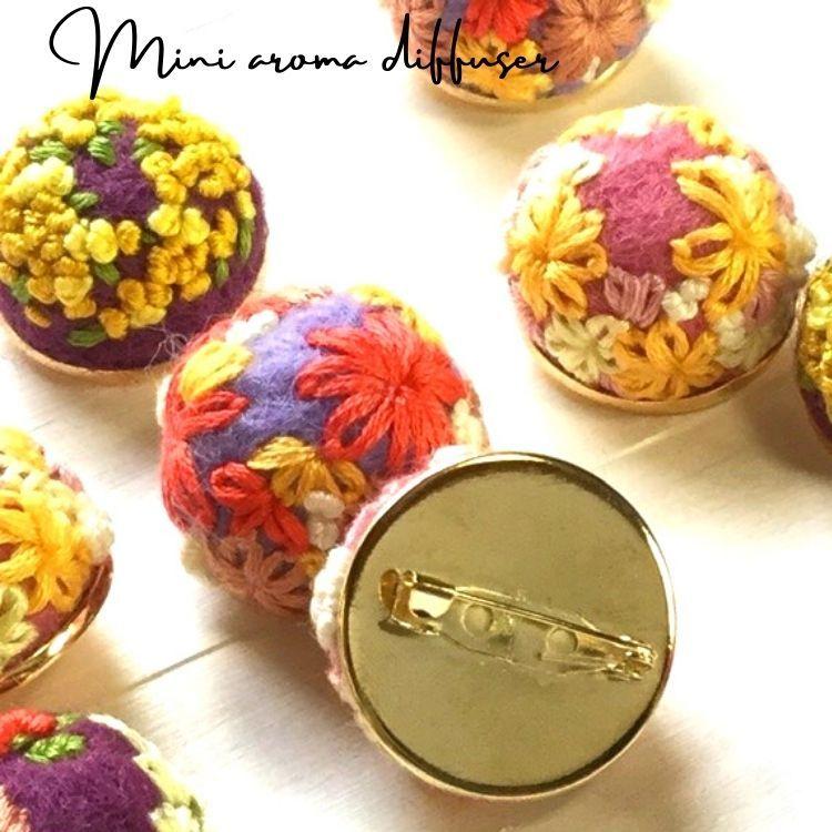 ミニアロマディフューザー【羊毛フェルト×刺繍】ブローチ付き