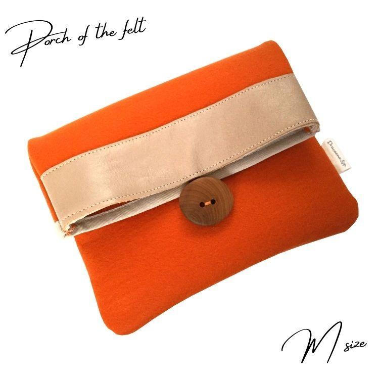 フェルトのポーチ・M【オレンジ】☆Dracaena Spp./木製ボタンが