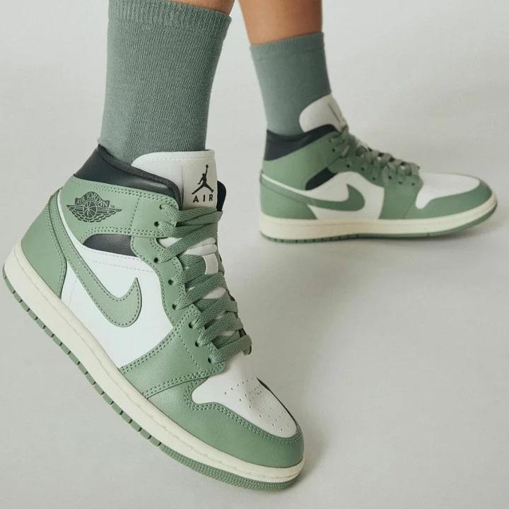エア ジョーダン 1 NIKE AIR JORDAN MID BQ6472 130 ウィメンズ エア ジョーダン 1 NIKE AIR JORDAN MID BQ6472 130 ウィメンズ