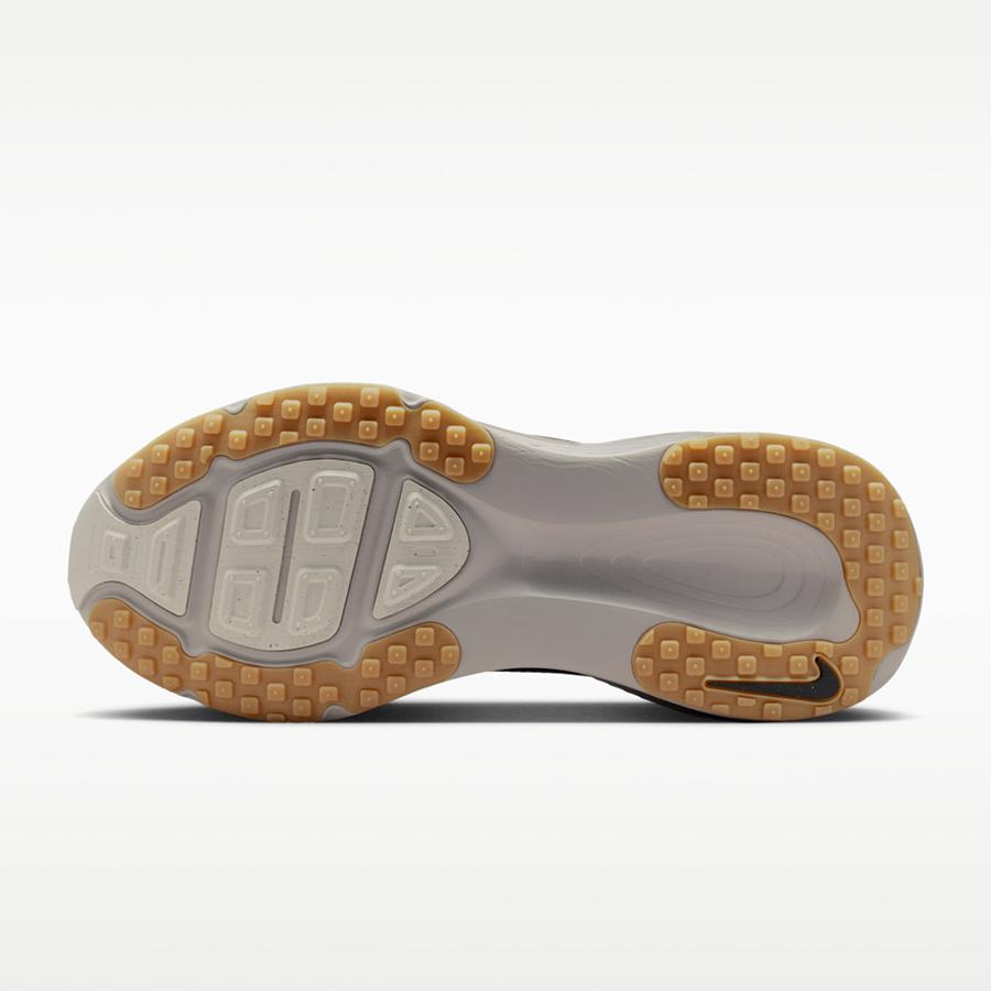 ズーム ボメロ NIKE ZOOM VOMERO 18 HM6803 215 ブラウン 茶 ナイキ