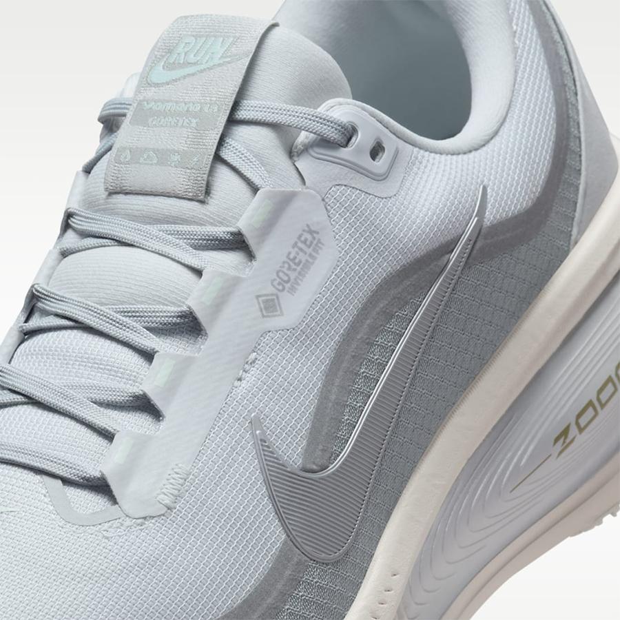 ズーム ボメロ NIKE VOMERO 18 GORE TEX HQ7001 003 シルバー 銀