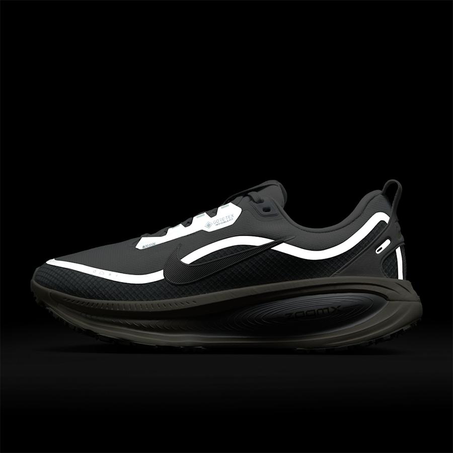 ズーム ボメロ NIKE VOMERO 18 GORE TEX HQ7001 003 シルバー 銀