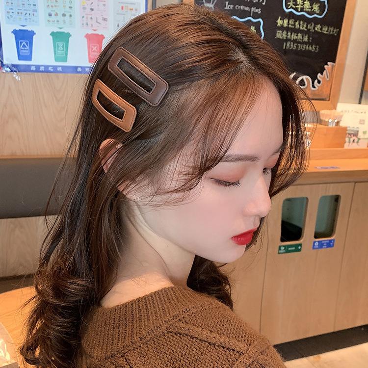 ヘアピン　パッチンピン　ヘアアクセサリー　韓国　くすみカラー　シンプル　ヘアアクセ　フェイクレザー　ぱっちんどめ　大きめ　前髪