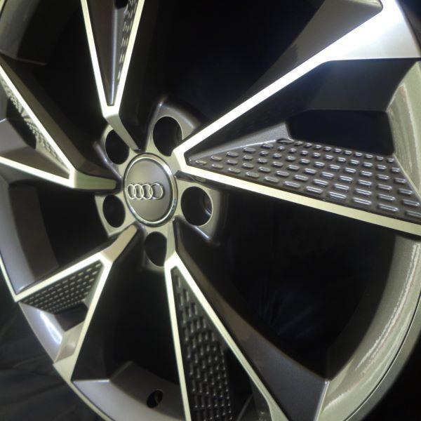 ★11時間以内発送★美品 アウディ Q5(8R、FY系)対応 A5671(255/45R20) (20インチ，ポリッシュグレー，ホイール，タイヤ，1台分) 【BCD3172506318】(113344円)