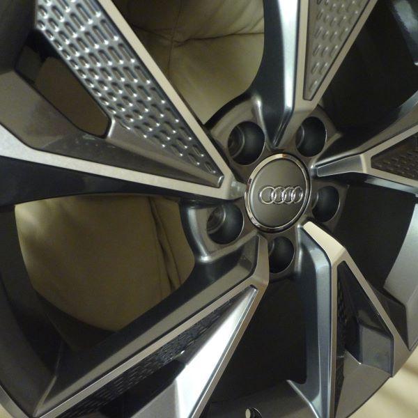 ★11時間以内発送★美品 アウディ Q5(8R、FY系)対応 A5671(255/45R20) (20インチ，ポリッシュグレー，ホイール，タイヤ，1台分) 【BCD3172506318】(113344円)