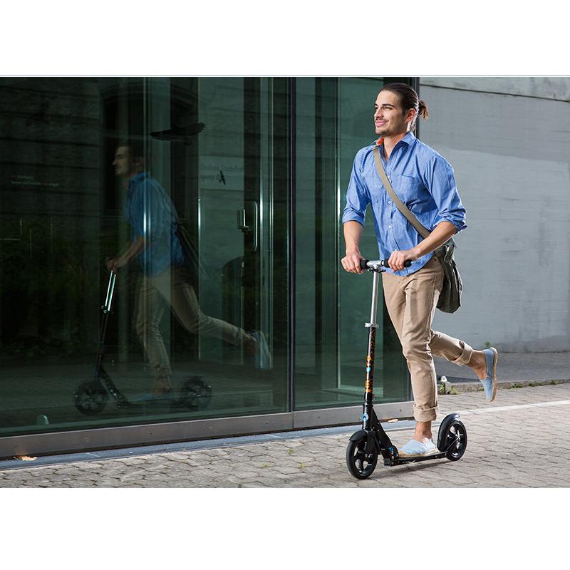 Micro Scooter マイクロ ブラック 8歳 〜 大人用 キックボード キック