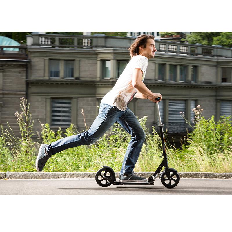 Micro Scooter マイクロ ブラック 8歳 〜 大人用 キックボード キック