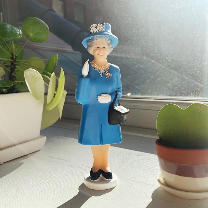 置物 キッカーランド ソーラークイーン ダービーブルー KIKKERLAND Solar Queen インテリア 雑貨 ソーラー 動く おもしろ ギフト プレゼント | KIKKERLAND | 01