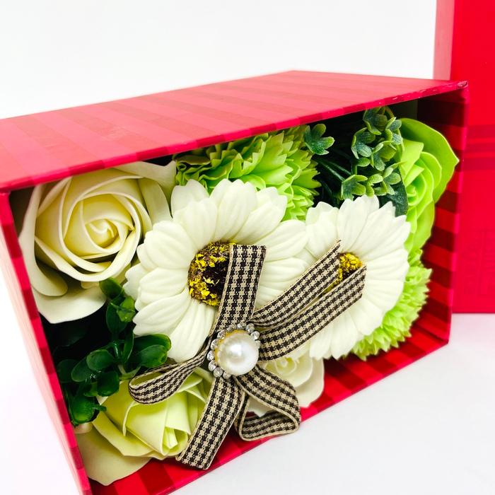 ＊*..新緑の季節に添えて..＊.爽やかアレンジ..＊°.お花の贈り物　ケース付 入浴剤 ギフト プレゼント おしゃれな花の形のバスフレグランス