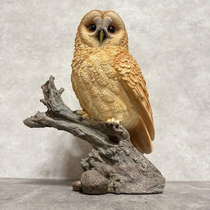 鳥 置物 オブジェ 北欧 動物 かわいい 切り株にとまるフクロウ 高さ