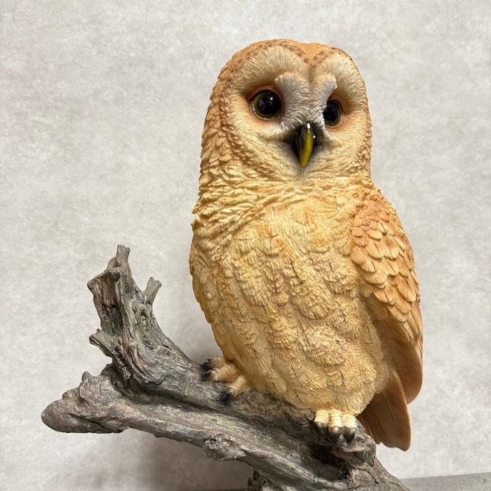 鳥 置物 オブジェ 北欧 動物 かわいい 切り株にとまるフクロウ 高さ