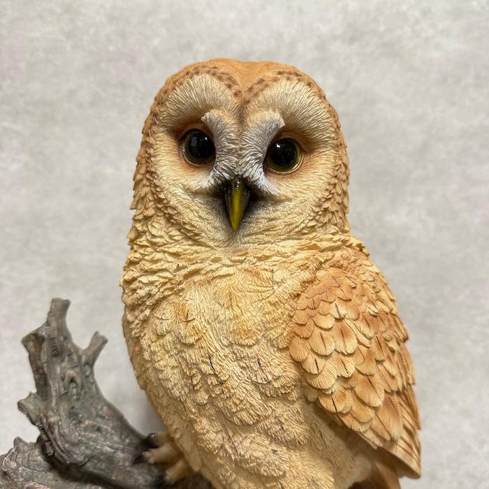 鳥 置物 オブジェ 北欧 動物 かわいい 切り株にとまるフクロウ 高さ