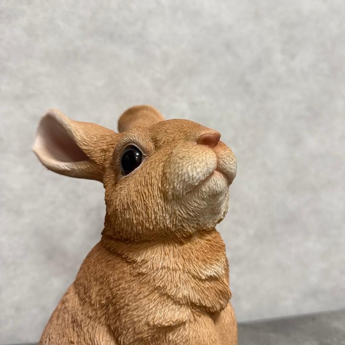 WOOBIA（ウービア） 置物 動物 見上げて立つベージュ白ウサギ 高さ25.5