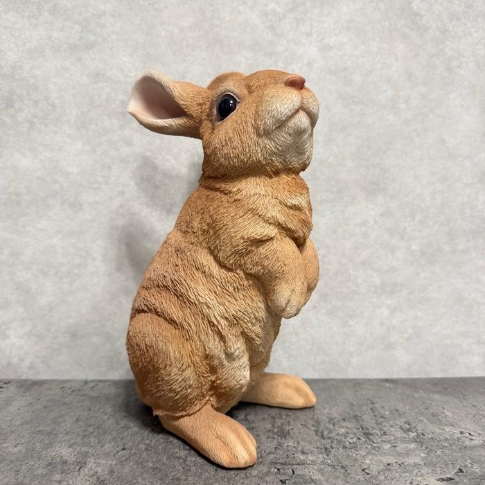 WOOBIA（ウービア） 置物 動物 見上げて立つベージュ白ウサギ 高さ25.5