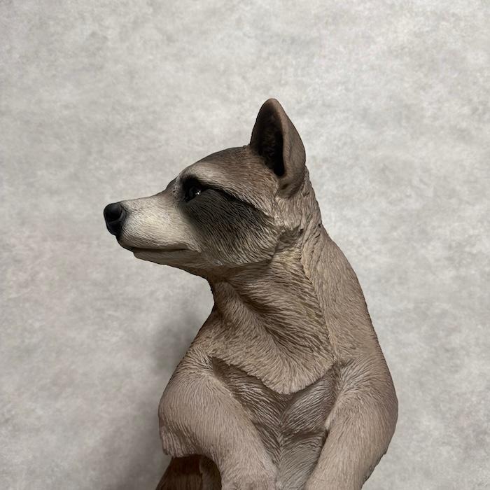 置物 動物 立ち上がったアライグマ 高さ48cm 巨大オブジェ woobia