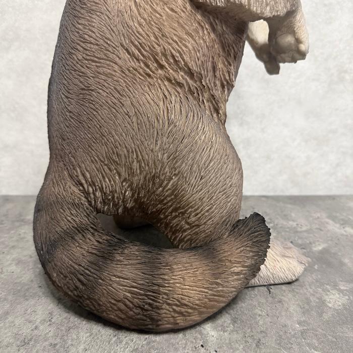 置物 動物 立ち上がったアライグマ 高さ48cm 巨大オブジェ woobia
