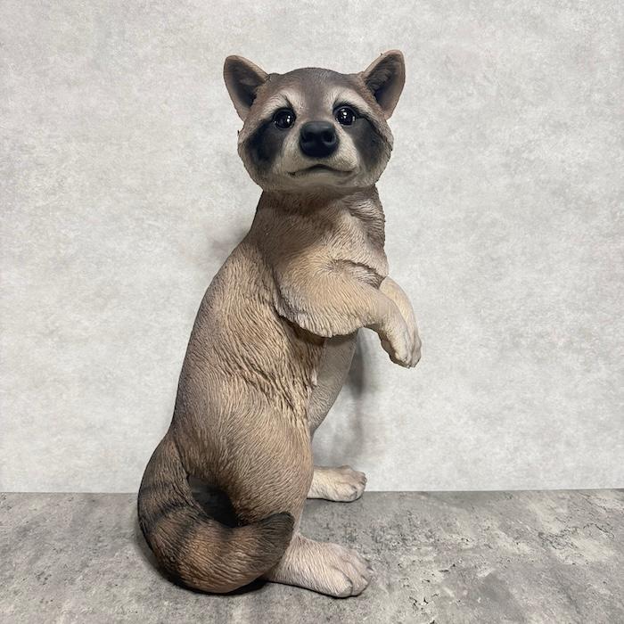 置物 動物 立ち上がったアライグマ 高さ48cm 巨大オブジェ woobia