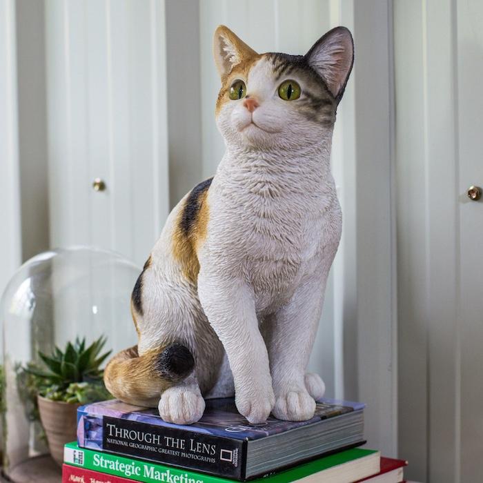 置物 猫 動物 かわいい お座り三毛猫 大 ネコ 高さ30.5cm woobia