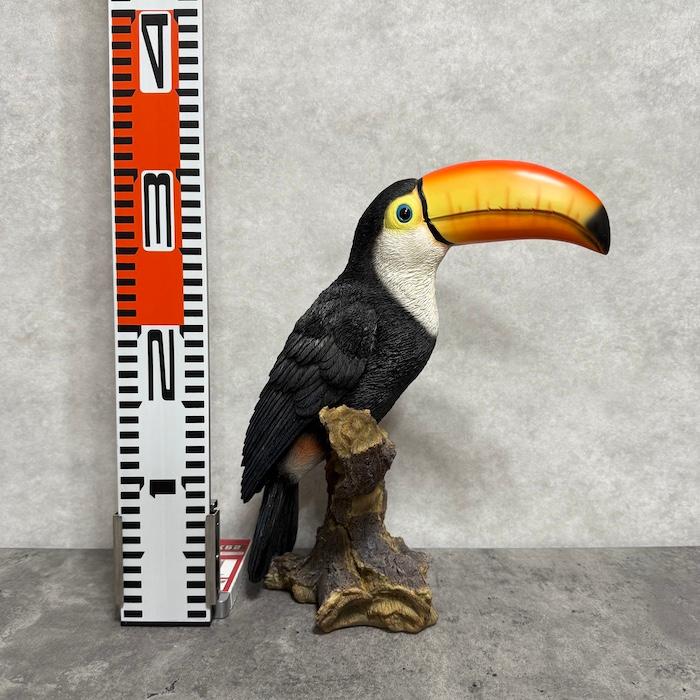 置物 鳥 かわいい オブジェ 北欧 動物 切り株にとまるオニオオハシ 高