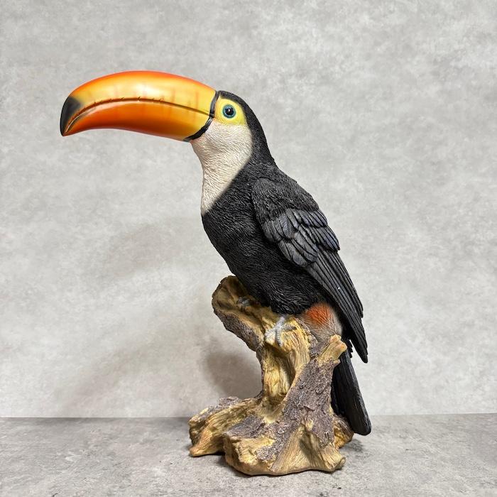 置物 鳥 かわいい オブジェ 北欧 動物 切り株にとまるオニオオハシ 高
