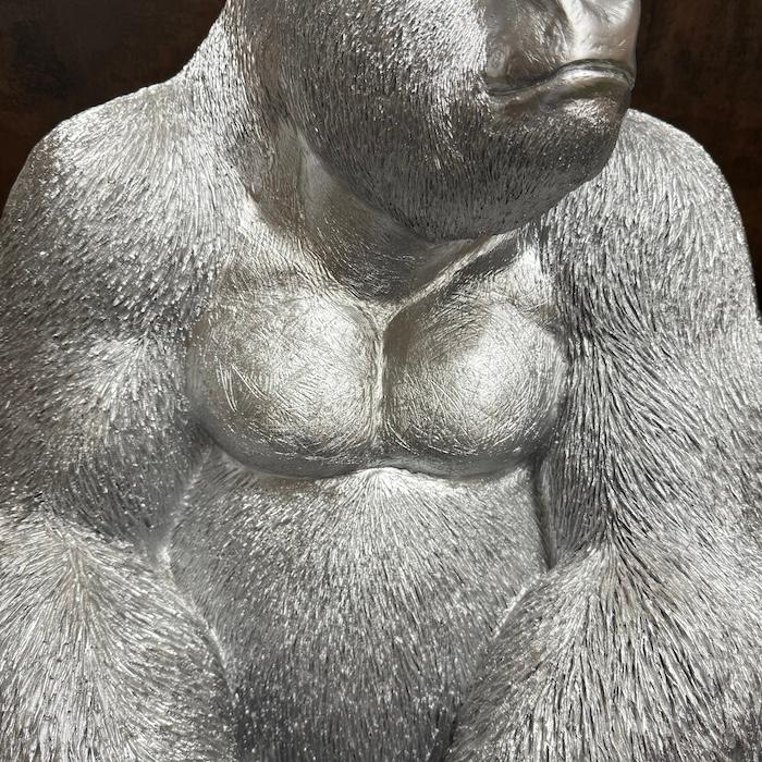 置物 お座り特大プレミアム銀色ゴリラ グッズ 巨大オブジェ シルバー