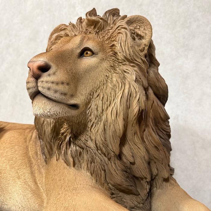 置物 動物 横たわるライオン 特大 高さ49.5cm woobia 巨大オブジェ