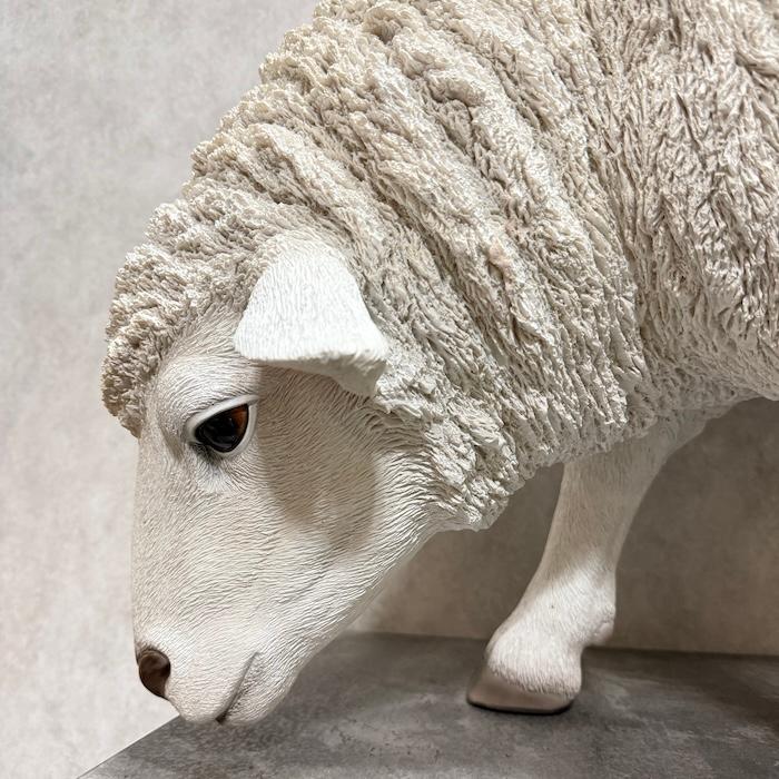 置物 動物 餌を探す羊 特大 高さ55.5cm おしゃれ 大きい 玄関