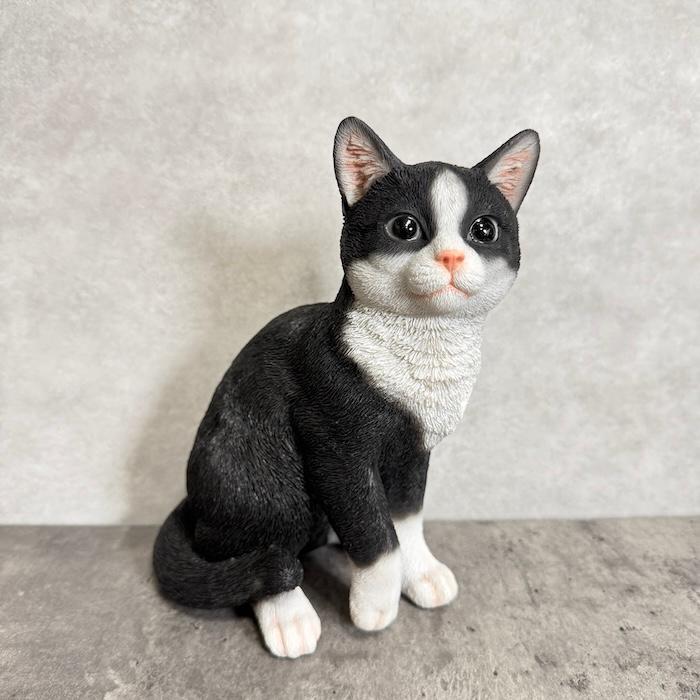 WOOBIA（ウービア） 置物 動物 かわいい お座りハチワレ黒白猫 ネコ 高