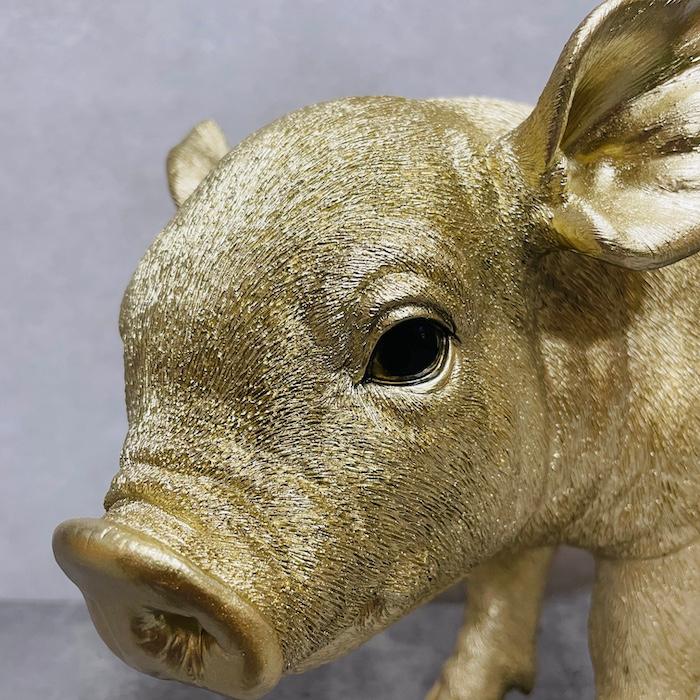 置物 動物 下を向く金色子豚 ゴールド 金色 縁起物 高さ23cm woobia
