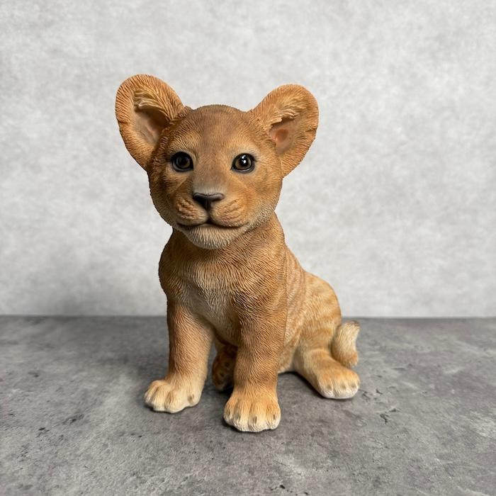 WOOBIA（ウービア） 置物 お座り赤ちゃんライオン 小 高さ18cm 動物