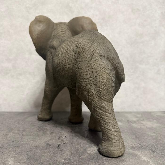 WOOBIA（ウービア） 置物 動物 見上げるゾウ 小 横幅29.5cm 象 縁起物 