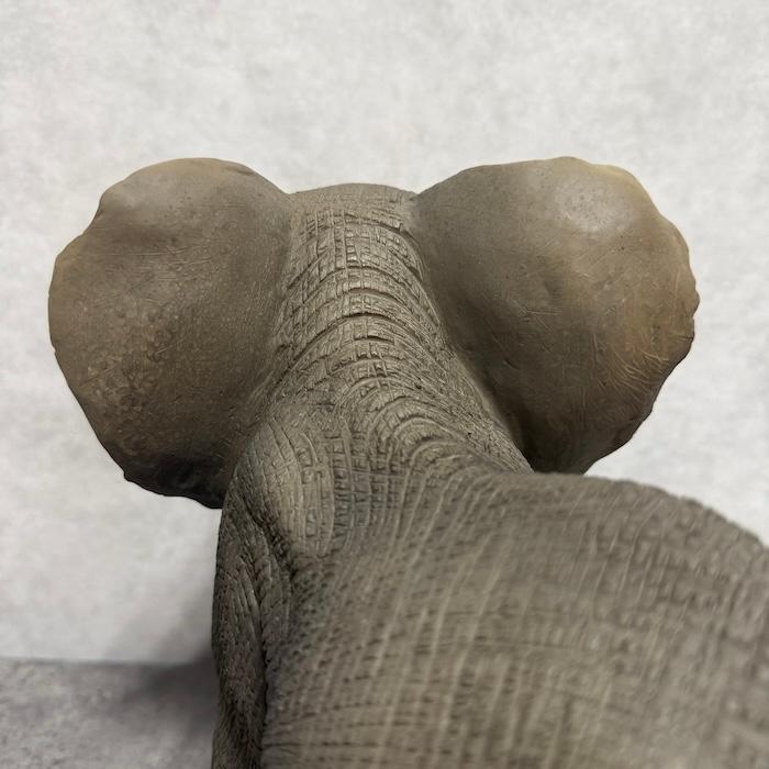 WOOBIA（ウービア） 置物 動物 見上げるゾウ 小 横幅29.5cm 象 縁起物 