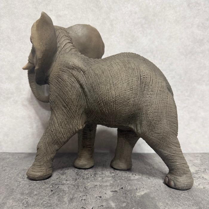 モリオン ゾウさん カービング 彫刻 置物 WOOBIA（ウービア） 置物 動物 見上げるゾウ 小 横幅29.5cm 象 縁起物