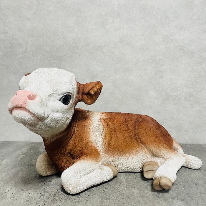 WOOBIA（ウービア） 置物 動物 寝そべった子牛 グッズ 横幅52.3cm