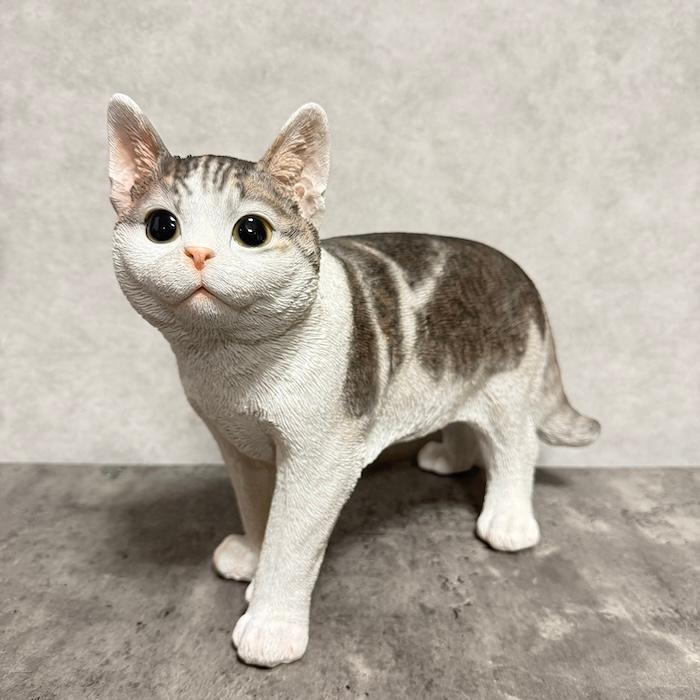 WOOBIA（ウービア） 置物 猫 動物 かわいい 歩くサバトラ白猫 大 ネコ