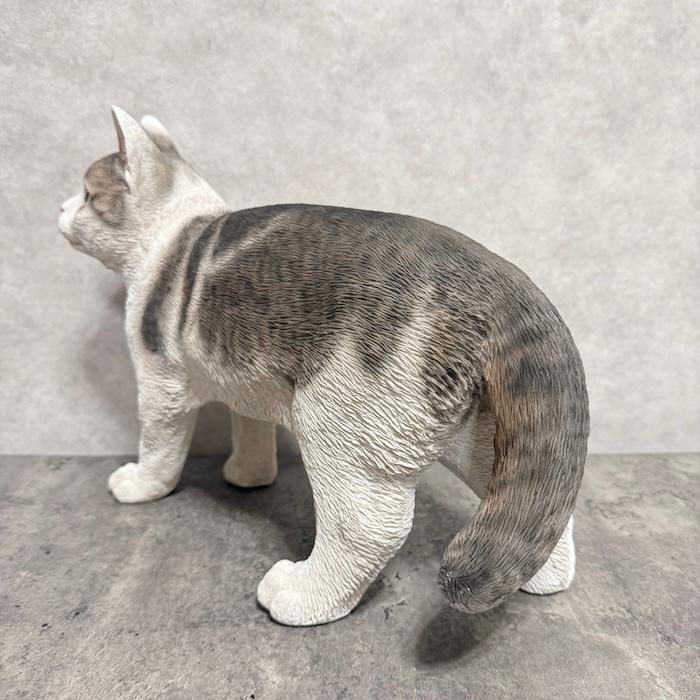 WOOBIA（ウービア） 置物 猫 動物 かわいい 歩くサバトラ白猫 大 ネコ