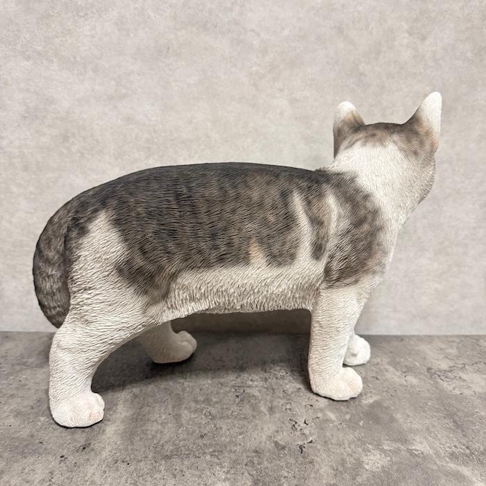 WOOBIA（ウービア） 置物 猫 動物 かわいい 歩くサバトラ白猫 大 ネコ