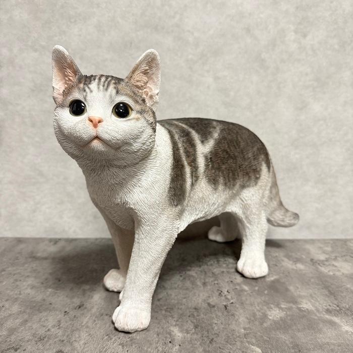 WOOBIA（ウービア） 置物 猫 動物 かわいい 歩くサバトラ白猫 大 ネコ