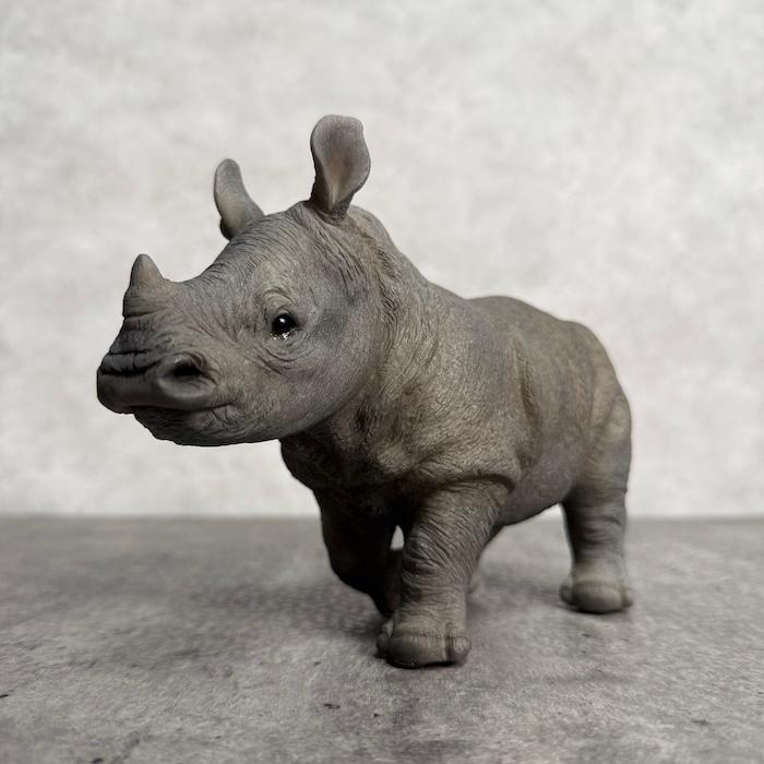 置物 動物 歩き出すサイ 小 高さ13cm  woobia おしゃれ 大きい 玄関インテリア 庭 かわいいオブジェ リアル |  | 02