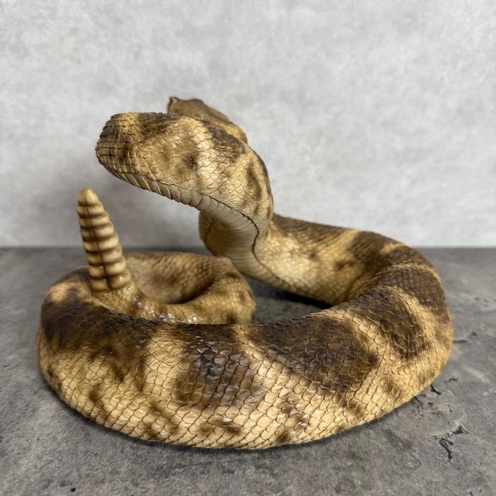 木彫りのガラガラヘビの置物 壁掛け 蛇の置物 ダイヤモンドバッグ ガラガラヘビ 横幅20cm 動物 おしゃれ