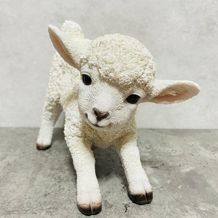 WOOBIA（ウービア） 置物 かわいい 動物 玄関 前かがみの子羊 横幅24.5