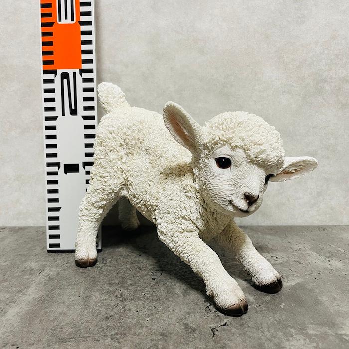 WOOBIA（ウービア） 置物 かわいい 動物 玄関 前かがみの子羊 横幅24.5