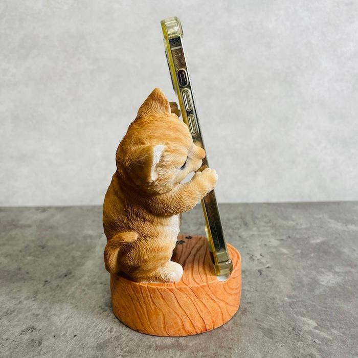 スマホスタンド 卓上 おもしろ 動物 茶トラ猫 ネコ アニマル 置物