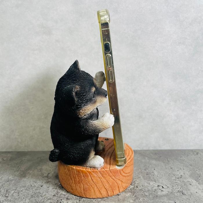 スマホスタンド 卓上 犬 おもしろ 動物 黒柴犬 置物 トイレ アニマル かわいい おしゃれ 写真立て スマホホルダー woobia ウービア |  | 03