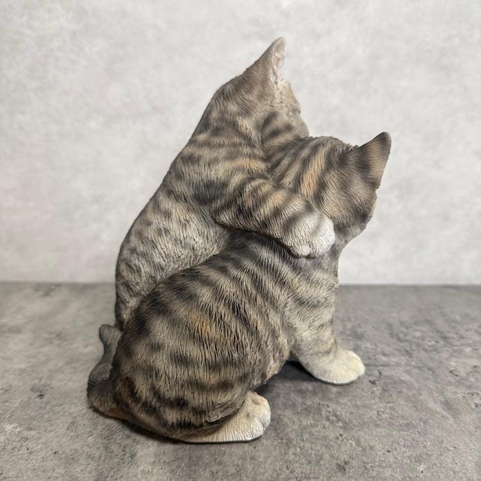 置物 動物 かわいい 寄り添うサバトラ猫 ネコ 高さ17.2cm woobia おしゃれ 大きい 玄関 インテリア 庭 オブジェ 大型 ウービア | WOOBIA | 15