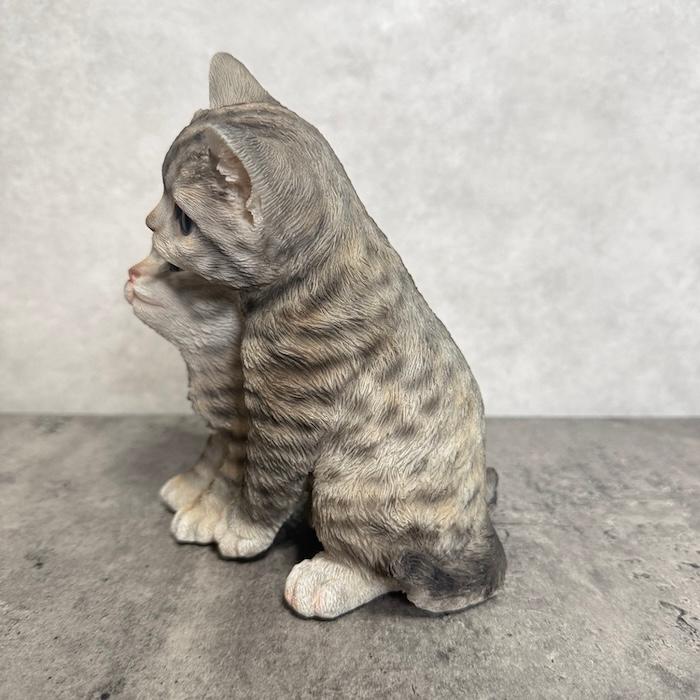 置物 動物 かわいい 寄り添うサバトラ猫 ネコ 高さ17.2cm woobia おしゃれ 大きい 玄関 インテリア 庭 オブジェ 大型 ウービア | WOOBIA | 18